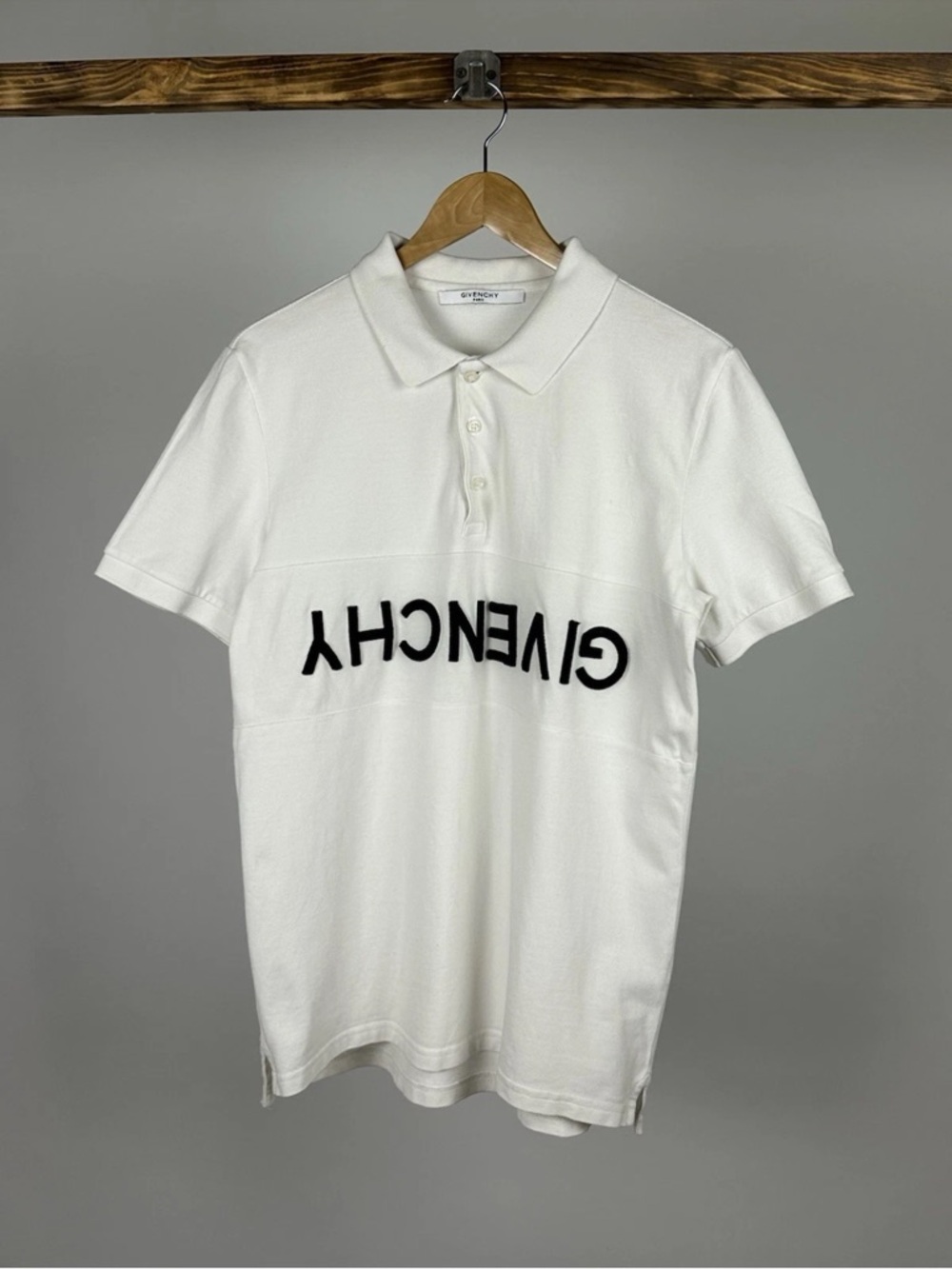 Givenchy White Upside Down Logo Embroidered Polo Shirt Slim Fit XL - Picture 2 of 7